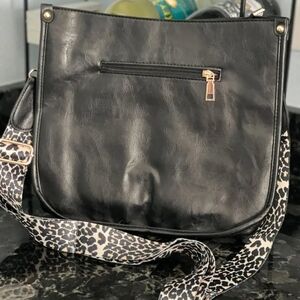 Large crossbody bag animal print strap-black
